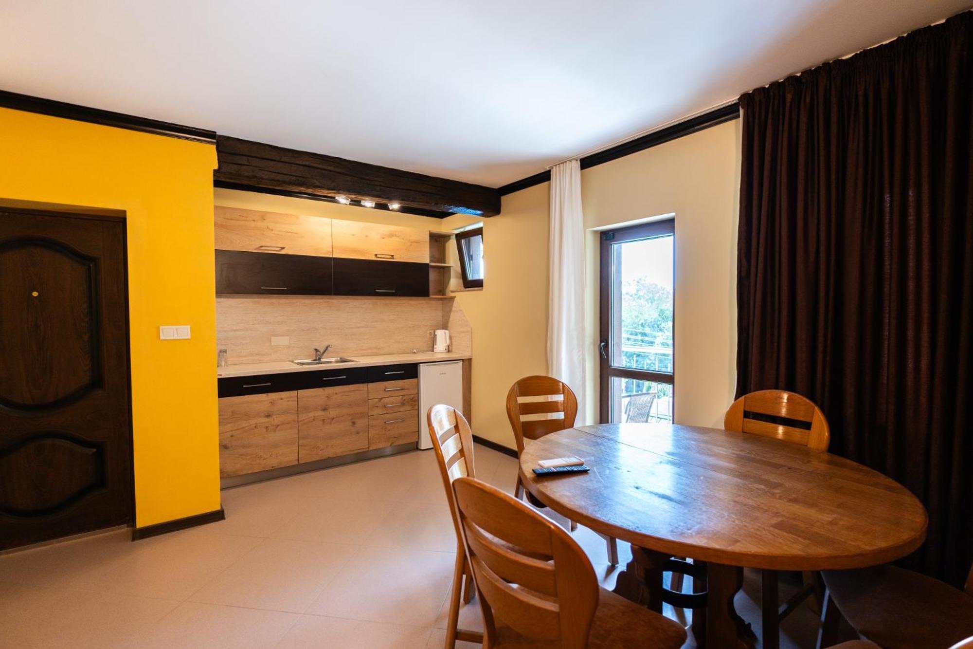 Family Hotel Bunara Брестник Екстериор снимка