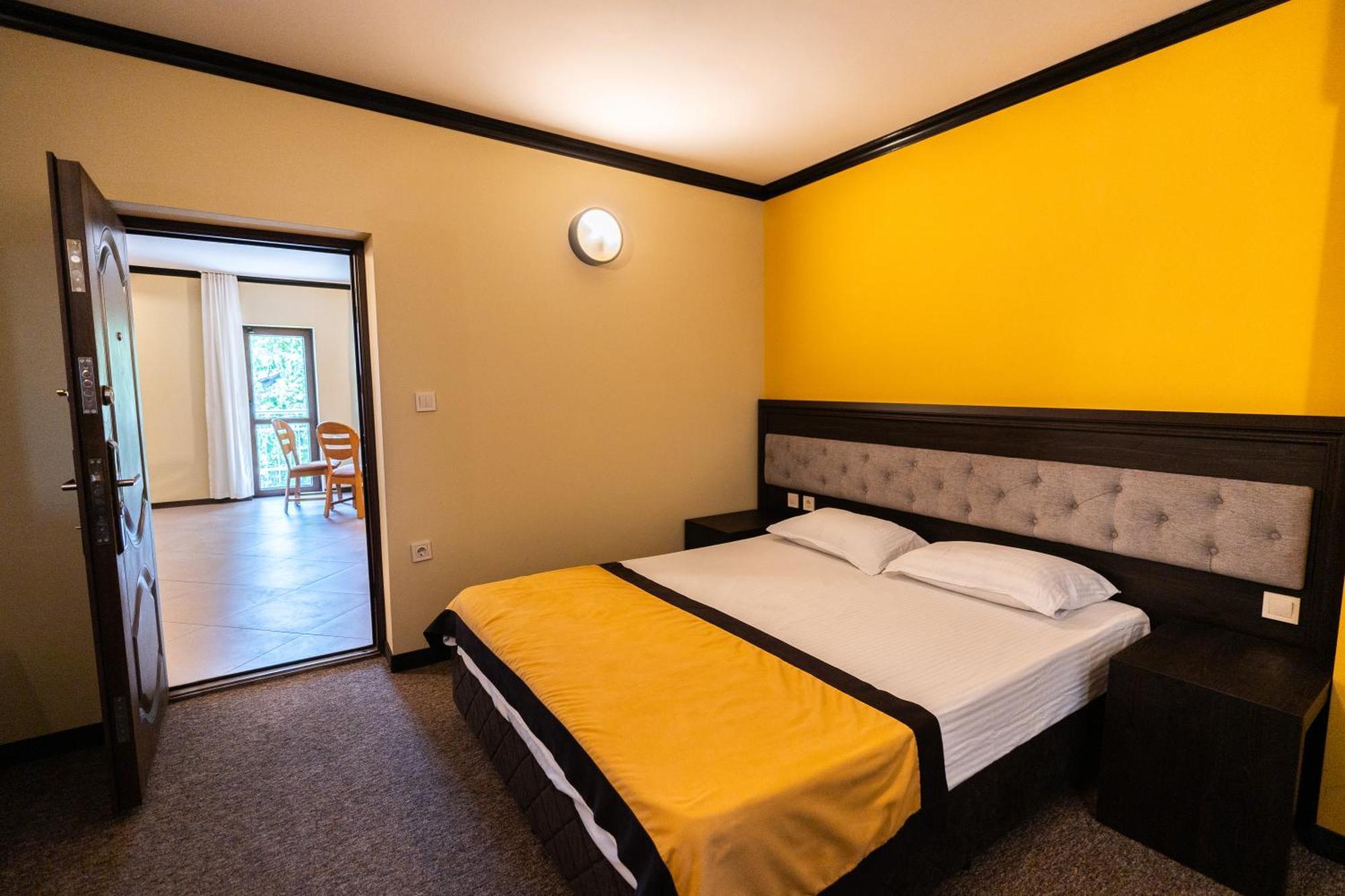 Family Hotel Bunara Брестник Екстериор снимка