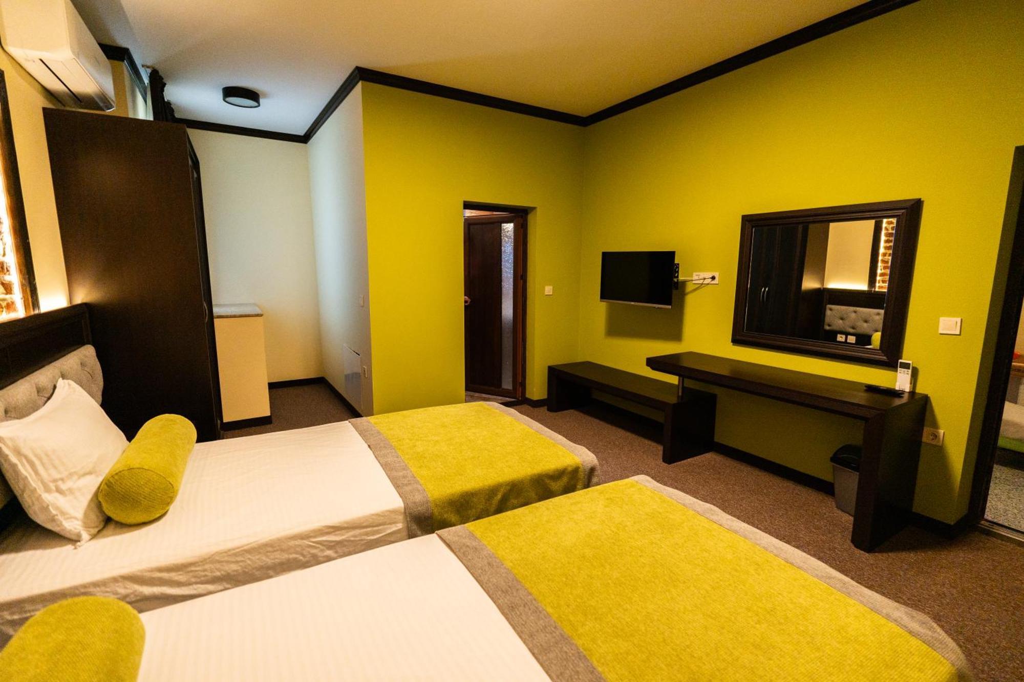 Family Hotel Bunara Брестник Екстериор снимка