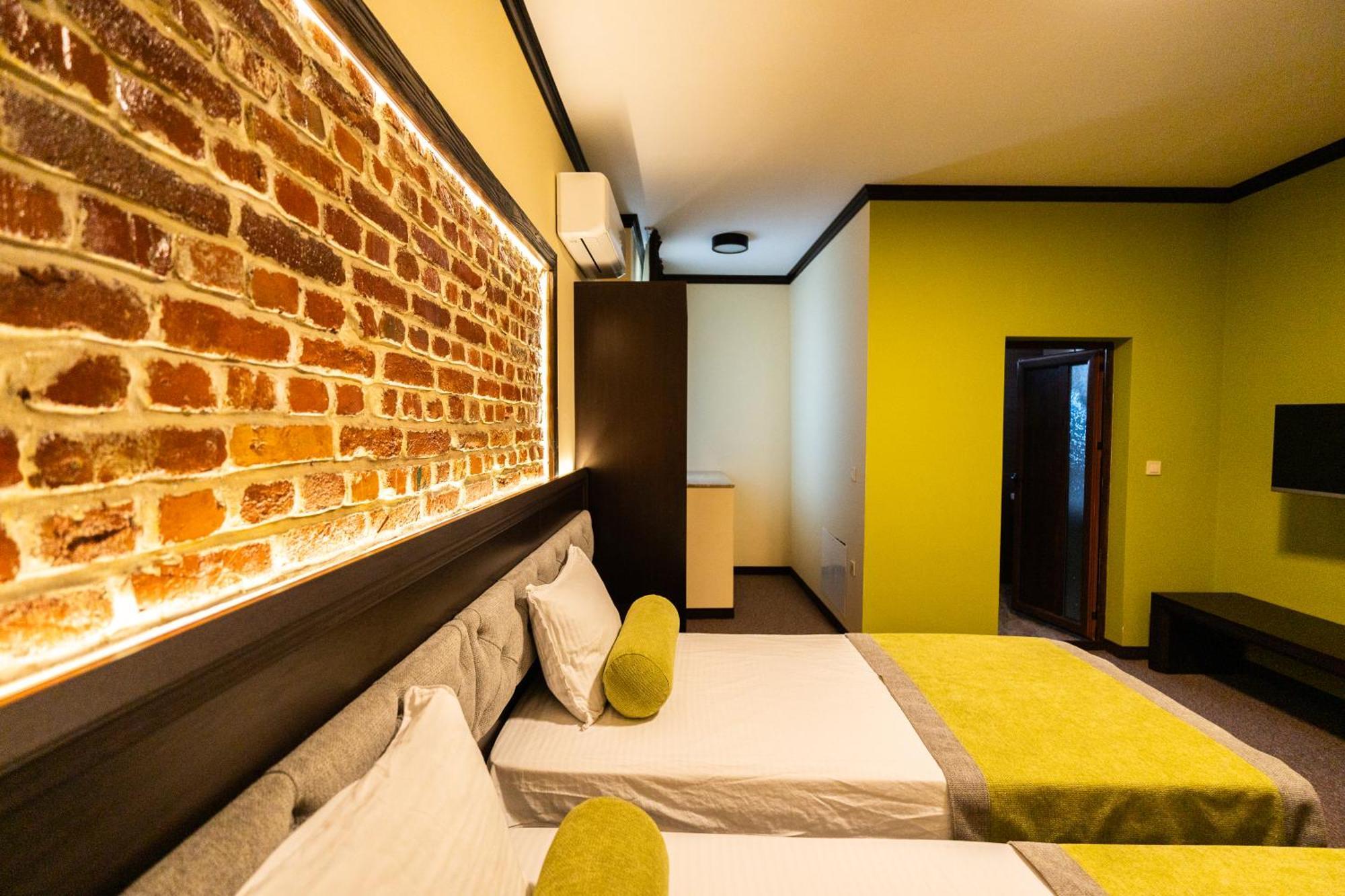 Family Hotel Bunara Брестник Екстериор снимка