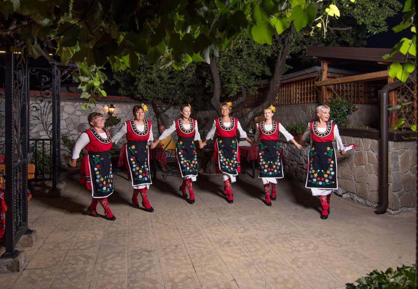 Family Hotel Bunara Брестник Екстериор снимка