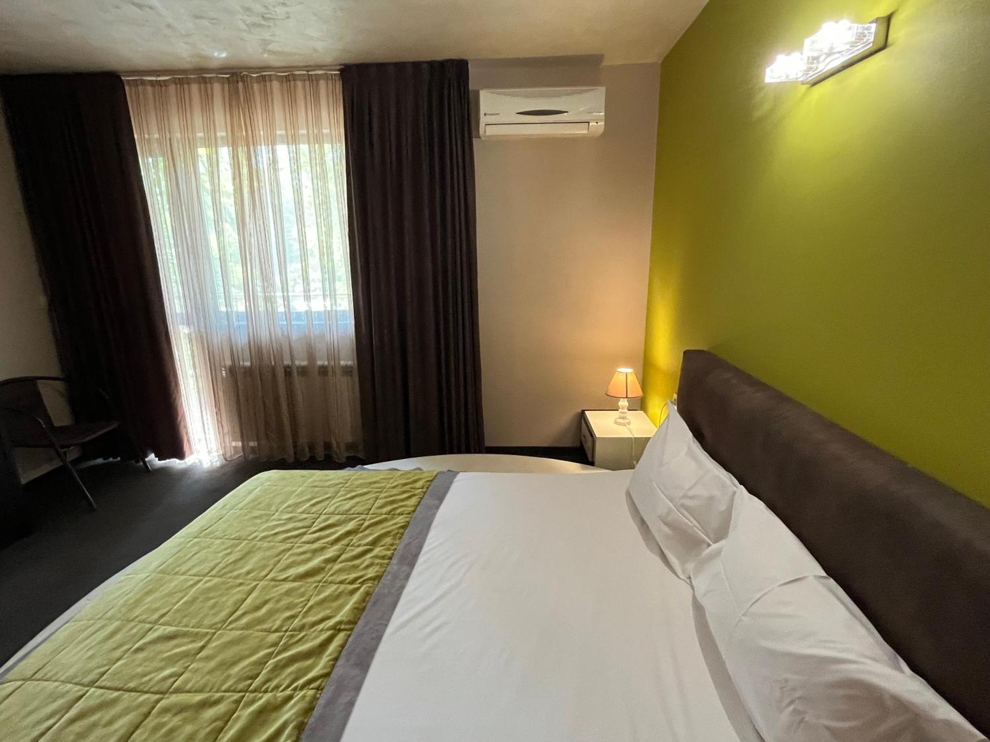 Family Hotel Bunara Брестник Екстериор снимка