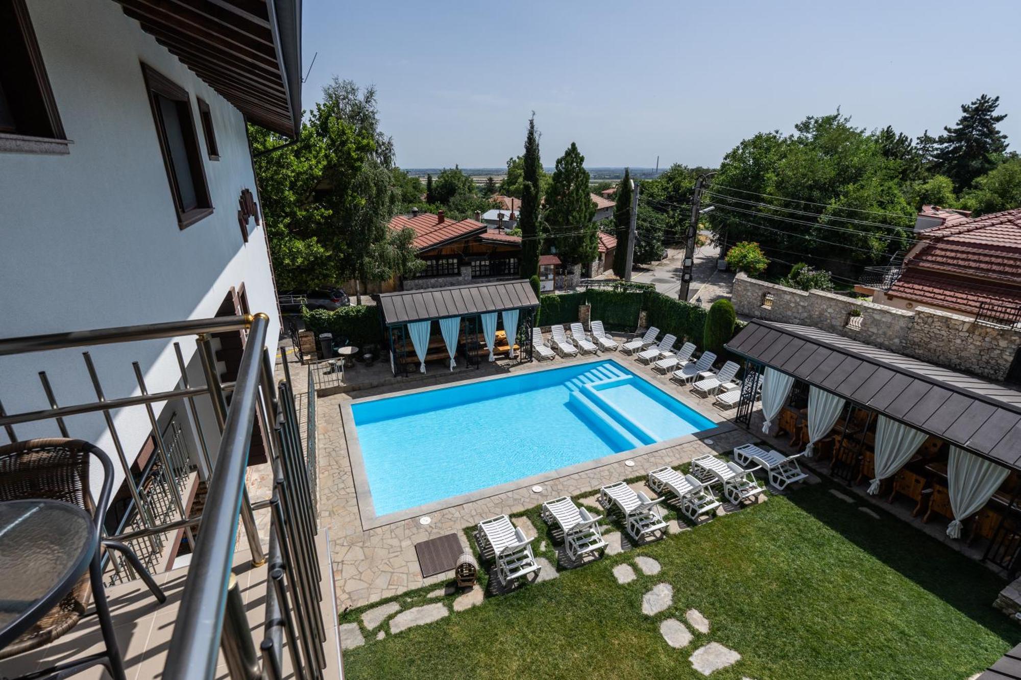 Family Hotel Bunara Брестник Екстериор снимка