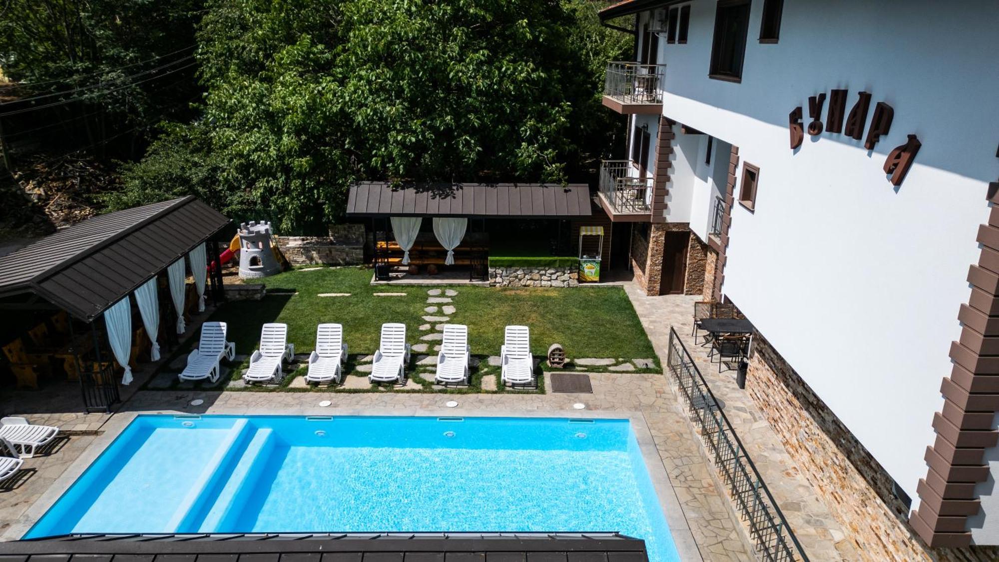 Family Hotel Bunara Брестник Екстериор снимка